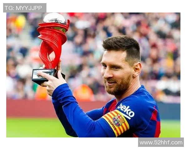 足球明星意外受伤左手骨折视频引发球迷热议与关心